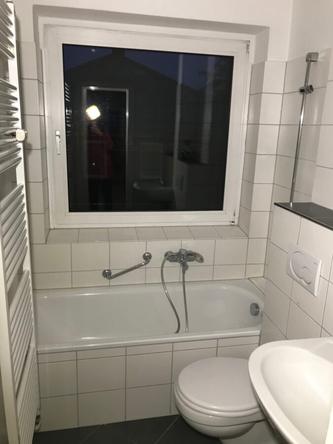 Geräumige und helle Wohnung - Mitten in Rahlstedt - Badezimmer Beispielfoto