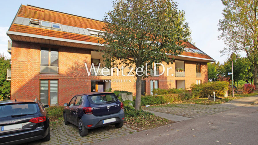 Gemütliche 3- Zimmer- DG- Wohnung mit Balkon in Schwerin- Friedrichsthal ! - Hausansicht