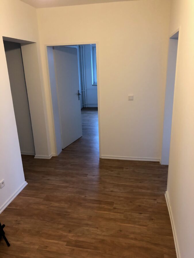 Moderne Familienwohnung mit Balkon - Mitten in Ahrensburg - Flur