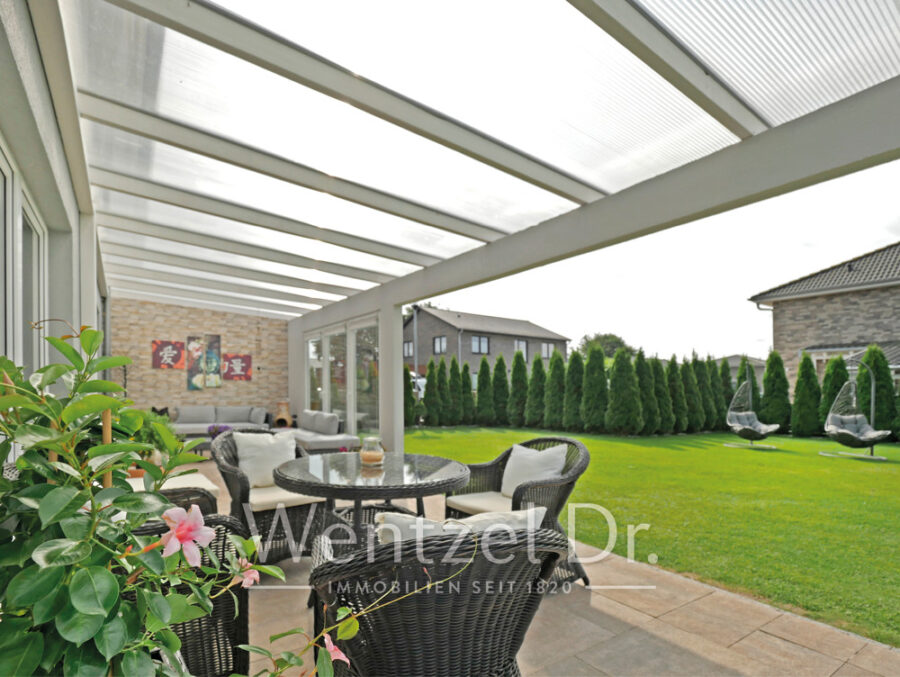 Neuer Preis! Moderne Villa mit KfW-55-Standard in familienfreundlicher Nachbarschaft in Schafflund! - Terrasse