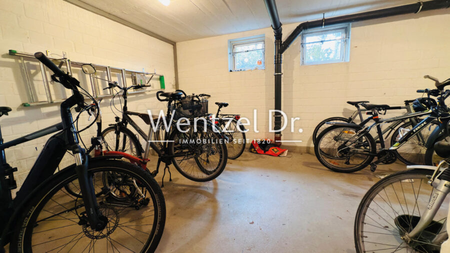 Helle und gepflegte 2-Zimmer Wohnung am Tröndelsee mit Balkon und Garage – sofort bezugsfertig - Fahrradkeller.