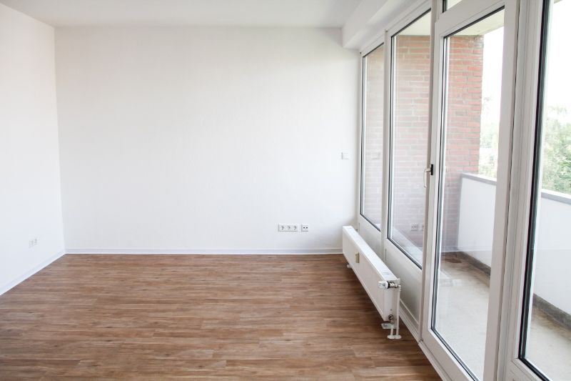 Atemberaubener Blick! Schöne Wohnung mit tollem Ausblick über Ahrensburg - Beispielbild: Wohnzimmer
