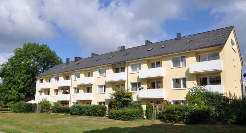 Helle 2,5-Zimmerwohnung mit Balkon in Tornesch - Außenansicht