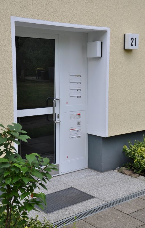 Helle 2,5-Zimmerwohnung mit Balkon in Tornesch - Hauseingang