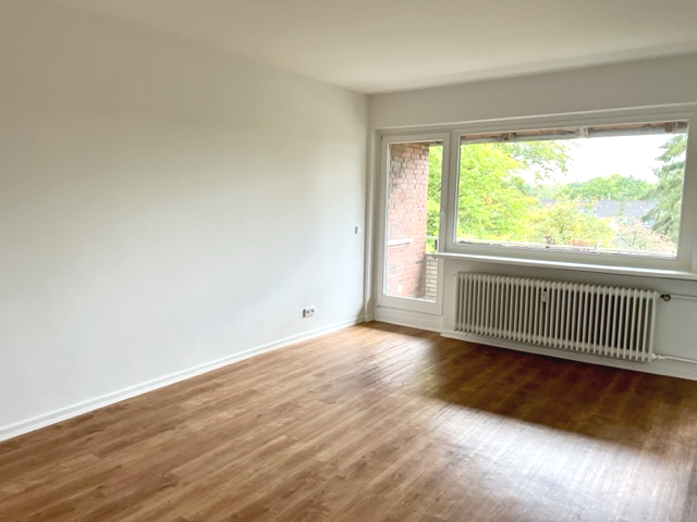 Bereits modernisierte Wohnung mit Wohlfühlcharakter - Wohnzimmer