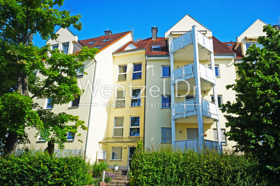 Helle 3 Zimmer Wohnung mit Balkon und TG-Stellplatz in zentraler Lage von Rüdesheim - Außenansicht