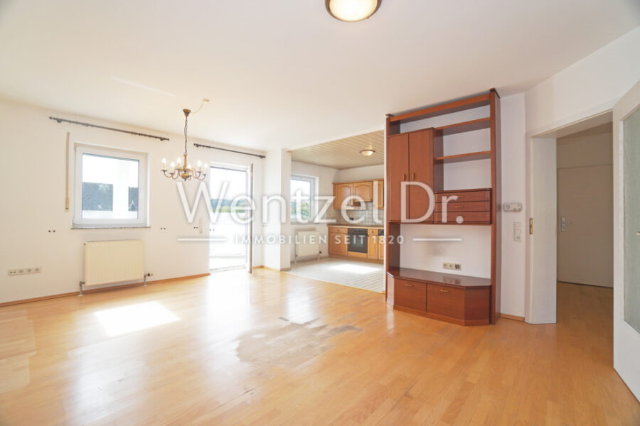 Helle 3 Zimmer Wohnung mit Balkon und TG-Stellplatz in zentraler Lage von Rüdesheim - Wohnbereich