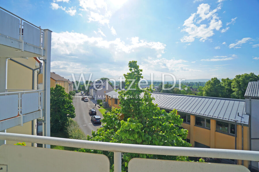 Helle 3 Zimmer Wohnung mit Balkon und TG-Stellplatz in zentraler Lage von Rüdesheim - Balkon