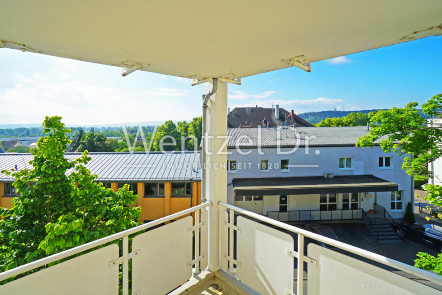 Helle 3 Zimmer Wohnung mit Balkon und TG-Stellplatz in zentraler Lage von Rüdesheim - Balkon