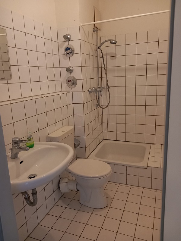 Ein Zimmer Wohnung in zentraler Lage - Badezimmer