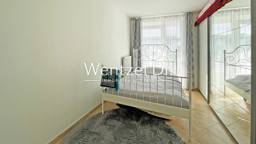 Traumhafte & lichtdurchflutete Wohnung mit TG-Stellplatz! - Zimmer 1