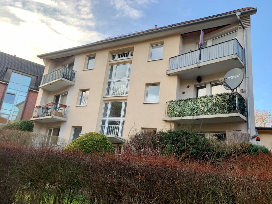 Attraktive 2,5-Zimmerwohnung mit Balkon in zentraler Lage - Außenansicht