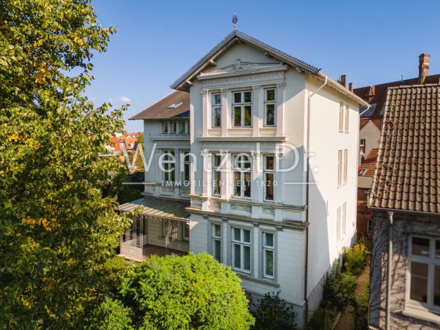 Traumhafte 3-Zimmer-Wohnung mit eigenem Garten in gefragter Lage in Lüneburg! - Außenansicht