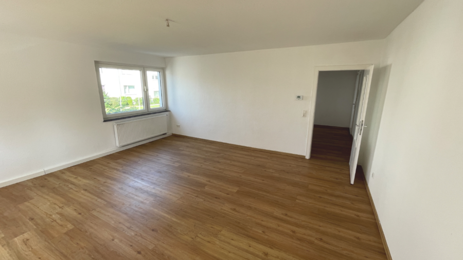 Schöne Erdgeschosswohnung mit Balkon - Wohnzimmer