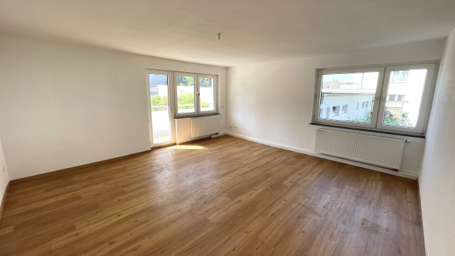 Schöne Erdgeschosswohnung mit Balkon - Wohnzimmer