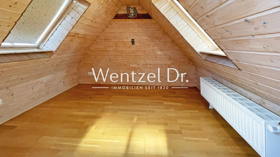 PROVISIONSFREI für Käufer –Doppelhaushälfte auf 575 m² Grundstück! - Spitzboden