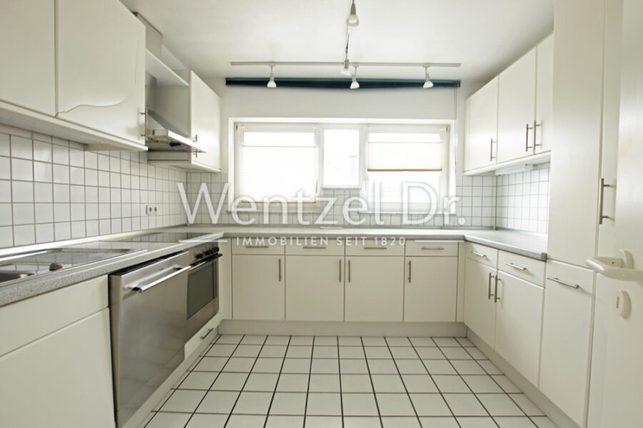 Lichtdurchflutete Maisonette-Wohnung mit Balkon in Wiesbaden-Sonnenberg zu verkaufen - Küche
