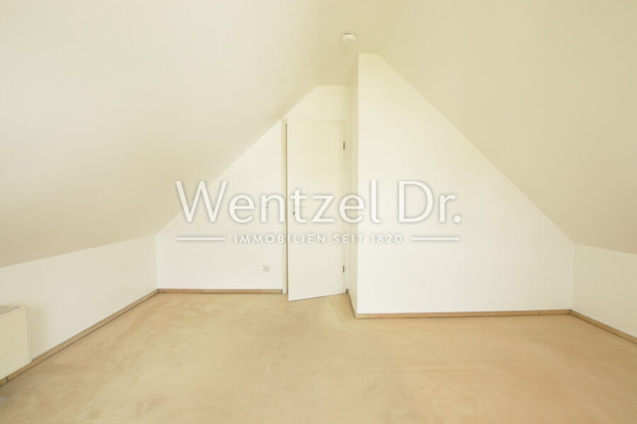 Lichtdurchflutete Maisonette-Wohnung mit Balkon in Wiesbaden-Sonnenberg zu verkaufen - Zimmer