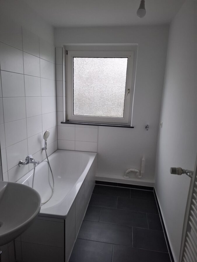 Modernisierte 3 Zimmerwohnung - Badezimmer