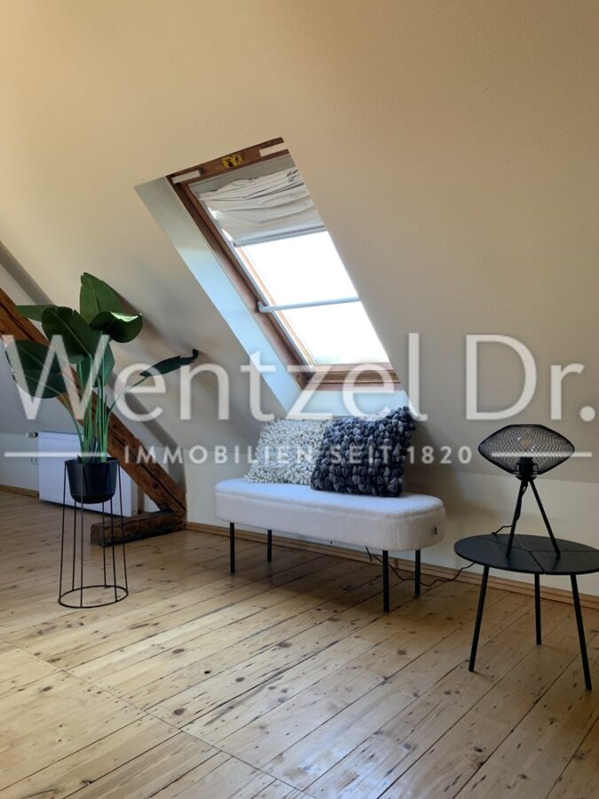 Provisionsfrei für Käufer - Große charmante Altbauwohnung mit sensationellem Blick über Wiesbaden - Wohnbereich