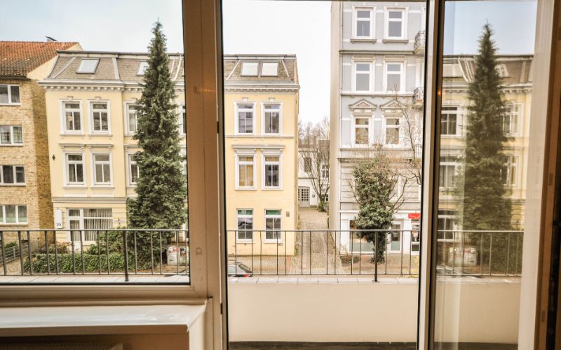 In zentraler Lage - Schick und modern - - Ausblick Balkon