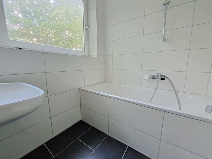 Modernisierte 3,5 Zimmerwohnung - Badezimmer