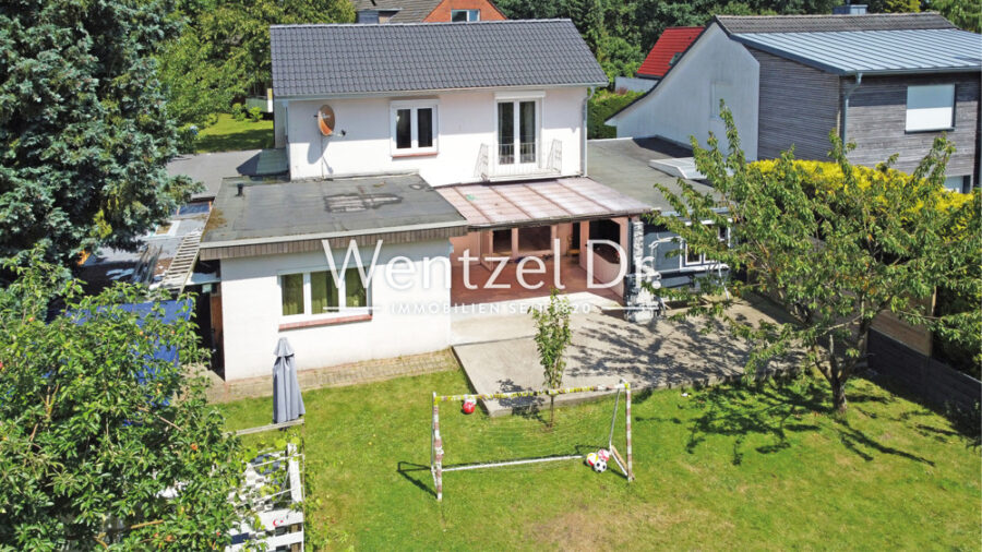 Teilsaniertes Einfamilienhaus auf ca. 682 m² großem Südwest-Grundstück! - Luftaufnahme