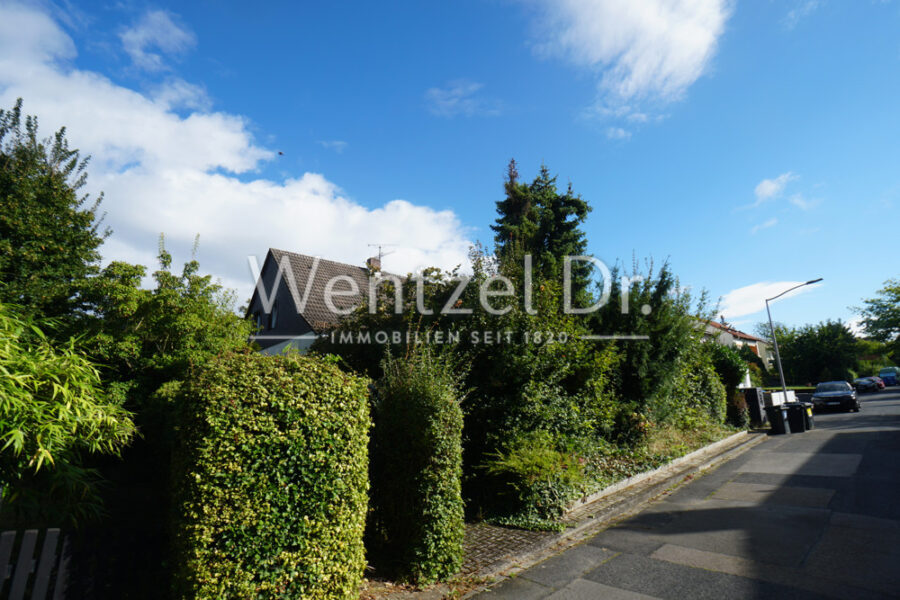 Frei stehendes Einfamilienhaus auf großem Grundstück in toller Lage von Wiesbaden Bierstadt - Außenansicht