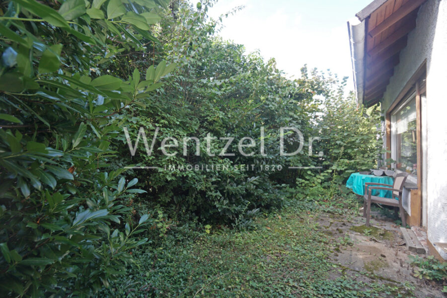 Frei stehendes Einfamilienhaus auf großem Grundstück in toller Lage von Wiesbaden Bierstadt - Terrassenbereich vor dem Haus