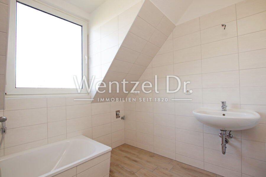 Moderne 3-Zimmer-Wohnung mit großzügigem Balkon – Ihr neues Zuhause zum Wohlfühlen in bester Lage - Badezimmer