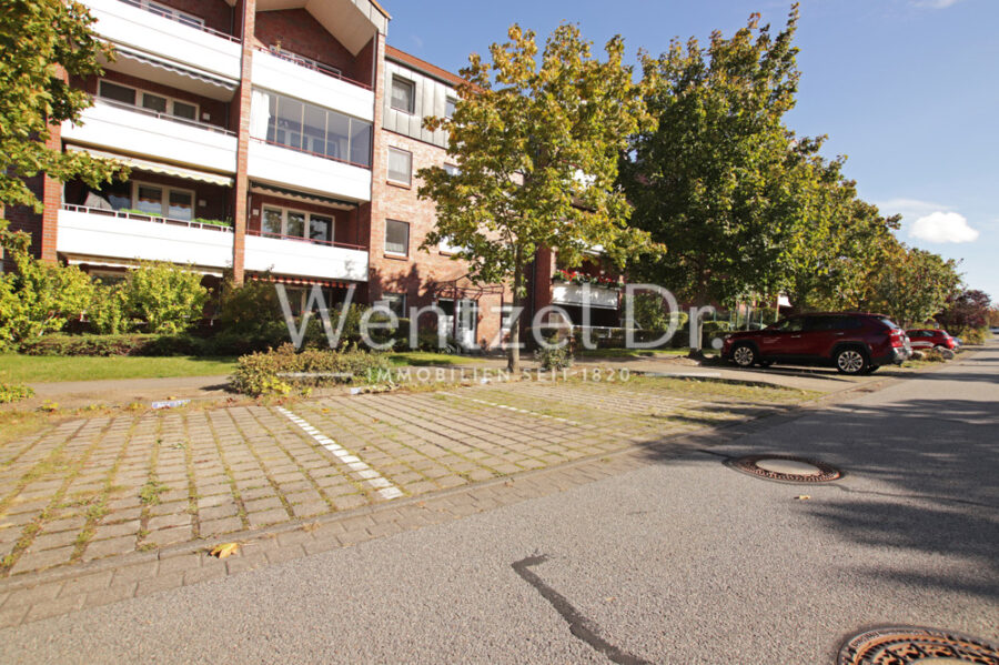 Moderne 3-Zimmer-Wohnung mit großzügigem Balkon – Ihr neues Zuhause zum Wohlfühlen in bester Lage - Parkplatz