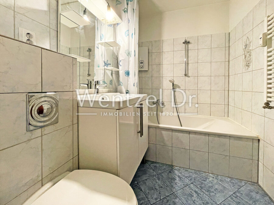 Aufzug, Süd-Loggia und Stellplatz! Wohnung mit guter Anbindung! - Badezimmer