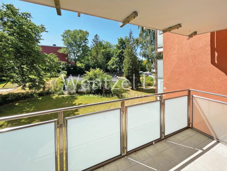 Aufzug, Süd-Loggia und Stellplatz! Wohnung mit guter Anbindung! - Loggia