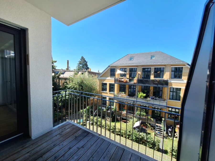 Moderne 2-Zimmer-Wohnung mit einladender Loggia - Beispielbild Balkon