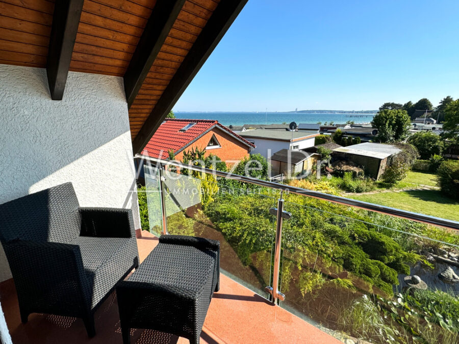 Traumhaftes Einfamilienhaus mit Meerblick und großzügigem Grundstück in bester Lage von Sierksdorf - Aussicht Balkon