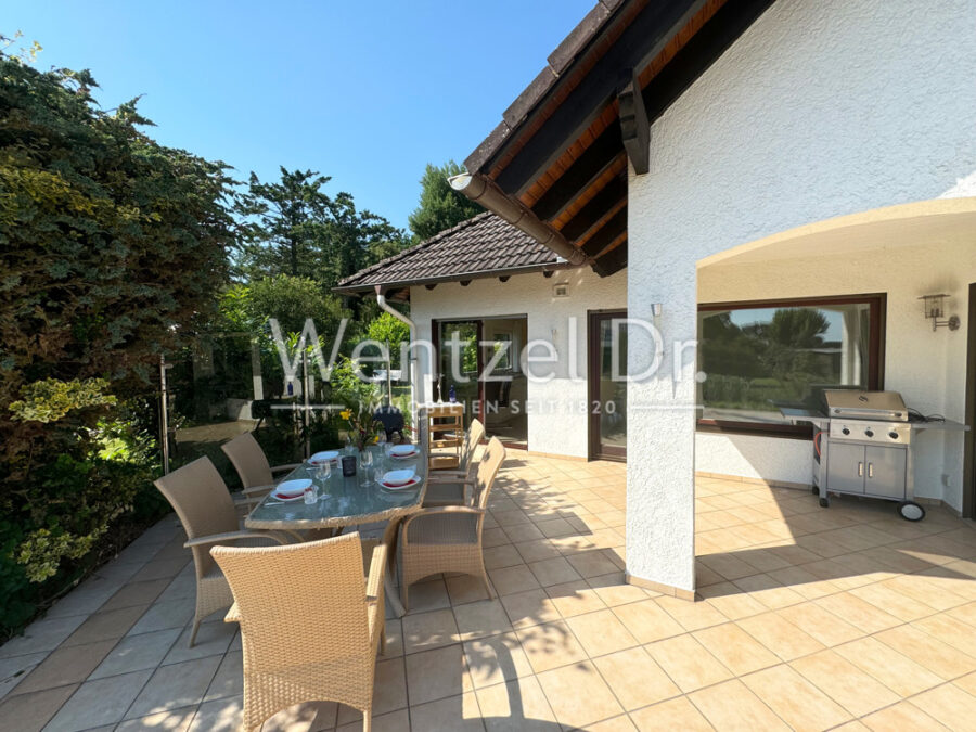 Traumhaftes Einfamilienhaus mit Meerblick und großzügigem Grundstück in bester Lage von Sierksdorf - Terrasse