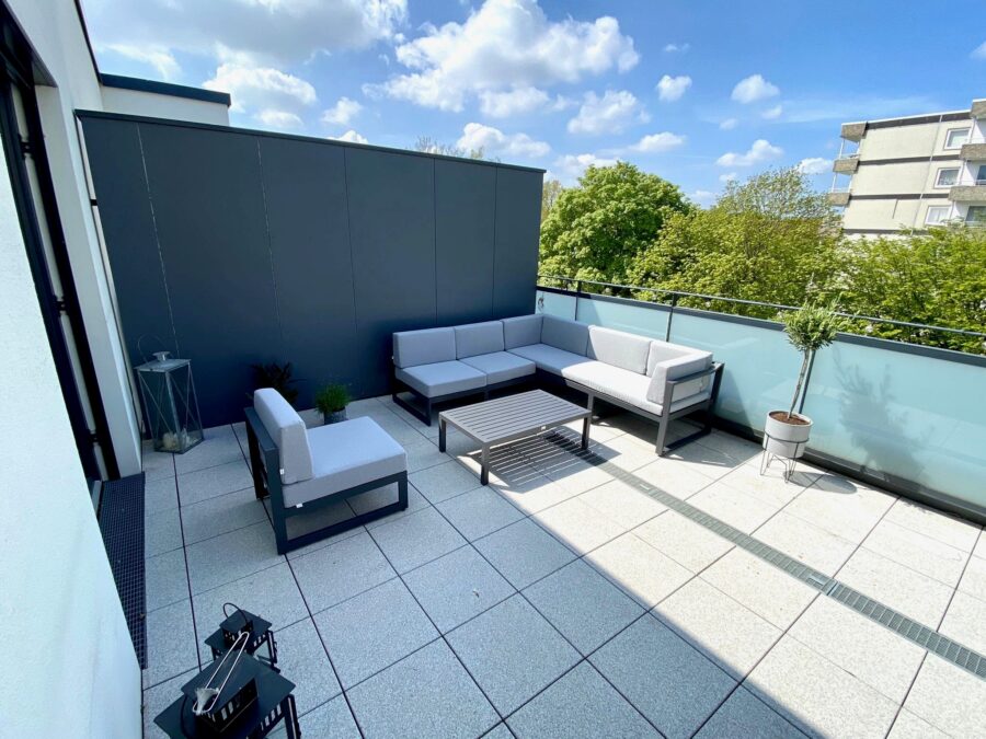 Moderne Wohnung mit großzügiger Dachterrasse - Titelbild