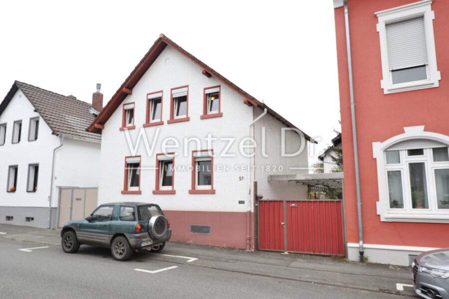 Platz für Ihre Ideen: Freistehendes Haus in Eberstadt wartet auf Ihre Visionen! - Hausansicht