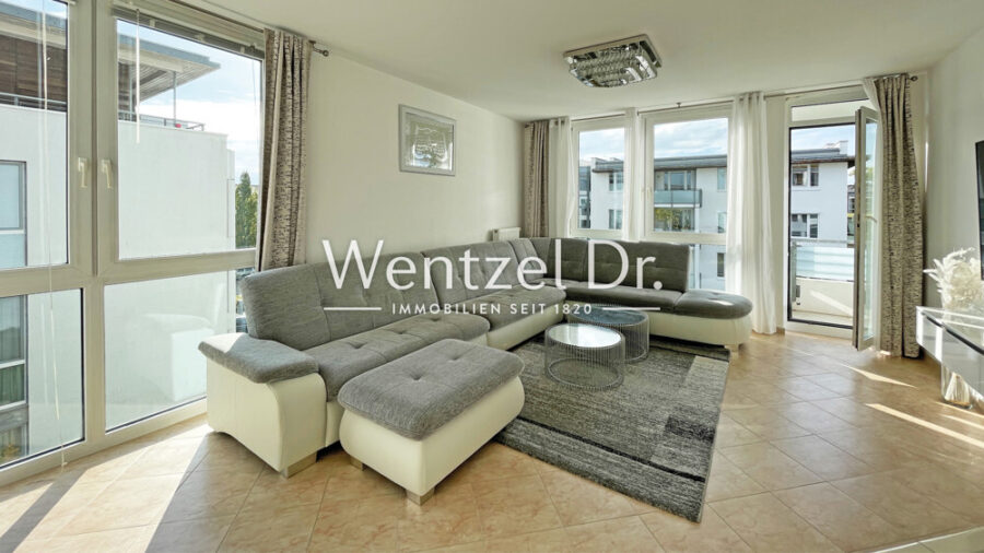 Traumhafte & lichtdurchflutete Wohnung mit TG-Stellplatz! - Wohnzimmer