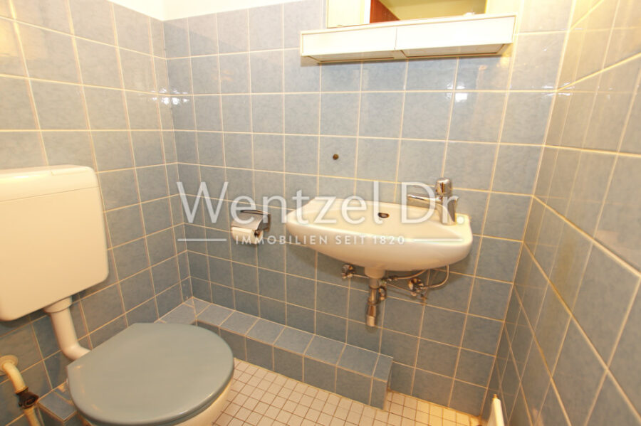 2-Zimmer-Wohnung mit Balkon und Stellplatz zur individuellen Gestaltung in Lübeck - Badezimmer