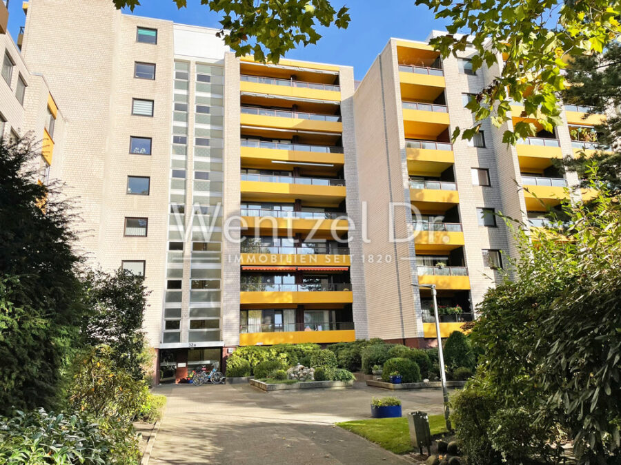 2-Zimmer-Wohnung mit Balkon und Stellplatz zur individuellen Gestaltung in Lübeck - Außenansicht