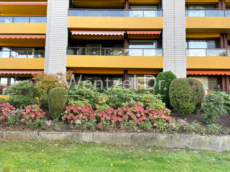 2-Zimmer-Wohnung mit Balkon und Stellplatz zur individuellen Gestaltung in Lübeck - Außenansicht Balkon