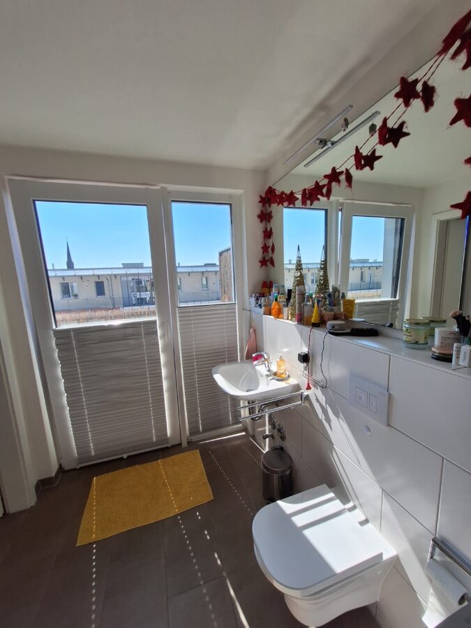 Single-Apartment mit traumhafter Außenfläche! - Duschbad - Ansicht 2