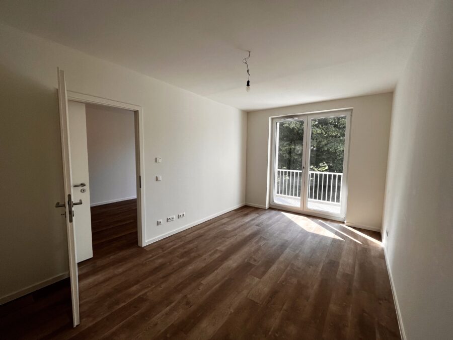 Lichtdurchflutete 2 Zimmerwohnung mit Balkon - Beispiel Schlafzimmer