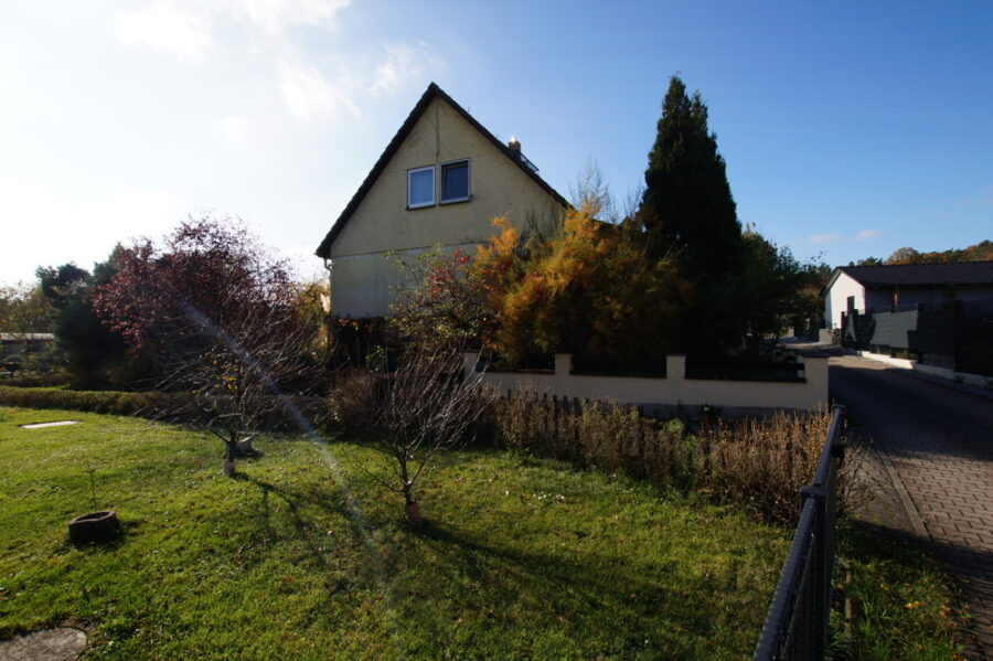 Gemütliches Einfamilienhaus mit tollem Gartenb - Bild