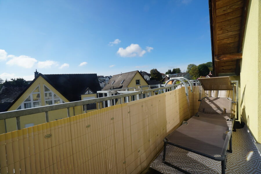 Helle Maisonette Wohnung mit TG Stellpatz und 2 Balkonen in zentraler Lage von Kiedrich - Balkon oben