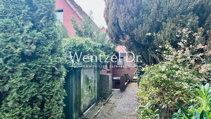 Einfamilienhaus im Dornröschenschlaf mit Nutzkeller, Garage und Carport - Außenansicht