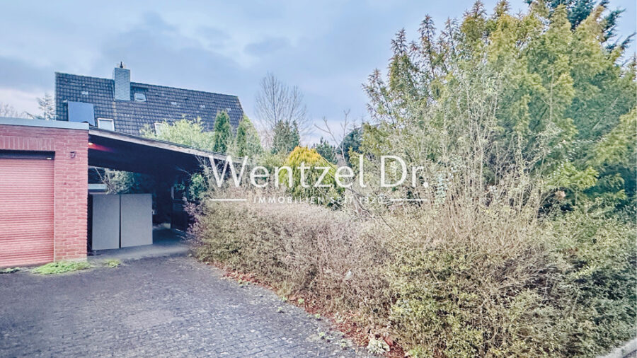 Einfamilienhaus im Dornröschenschlaf mit Nutzkeller, Garage und Carport - Außenansicht