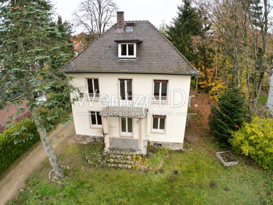 Herrschaftliche Stadtvilla auf großzügigem Grundstück mit Anbaupotential! - Drohnenaufnahme