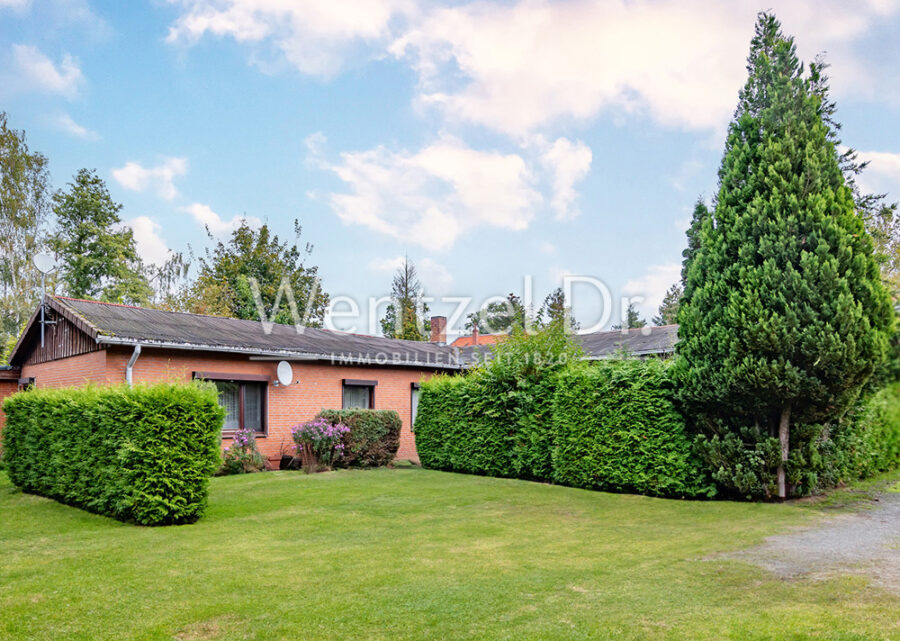 Bungalow mit viel Potenzial auf großzügigem Grundstück - Außenansicht